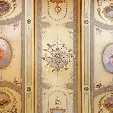 Internazionale Domus بيت ضيافة 4*